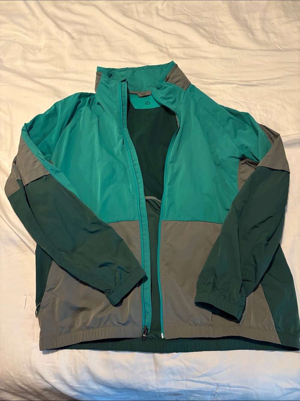 lululemon athletica Teal & Gray Men's Colorblock Windbreaker